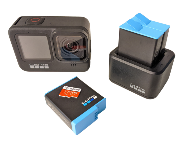 GoPro Hero9 mit Zusatzakkus, Speicherkarte und externem Ladegerät