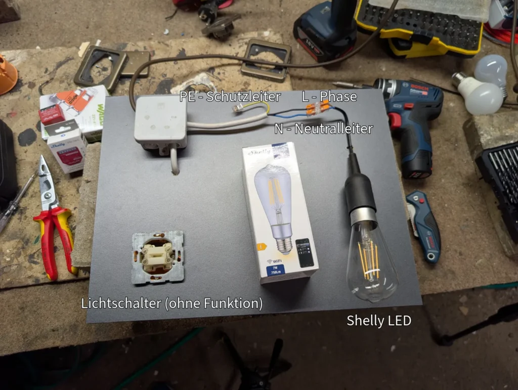 Beispiel für eine Schaltung mit einer Lampe unter Dauerstrom - Birne (Shelly Vintage ST64) per App ein- bzw. ausschaltbar